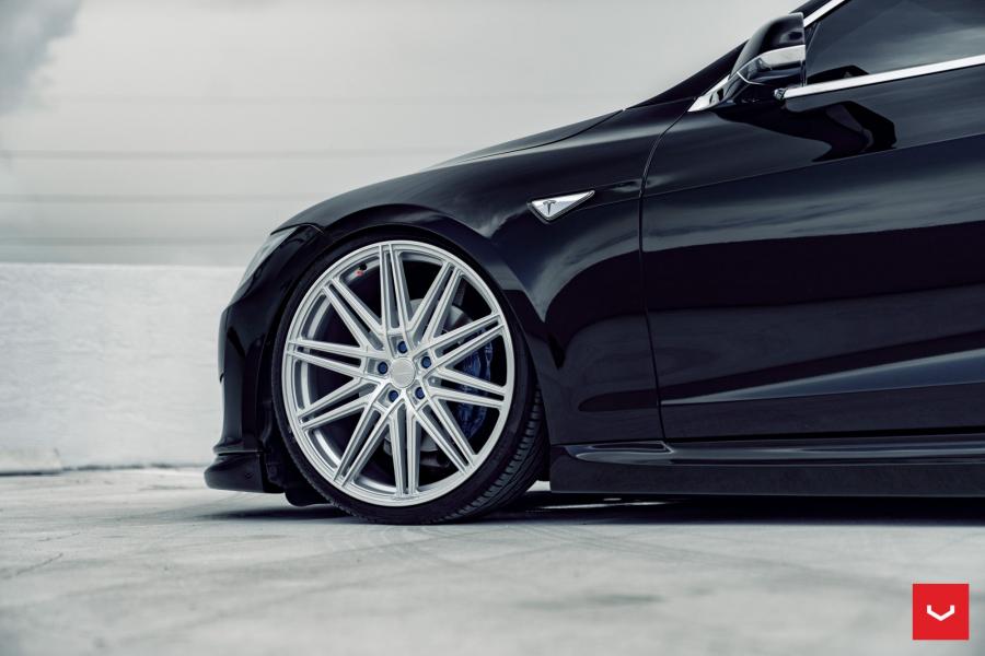 Детали экстерьера Tesla Model S P85+ on Vossen Wheels (CV10) 2019 года  (фото 13 из 14)